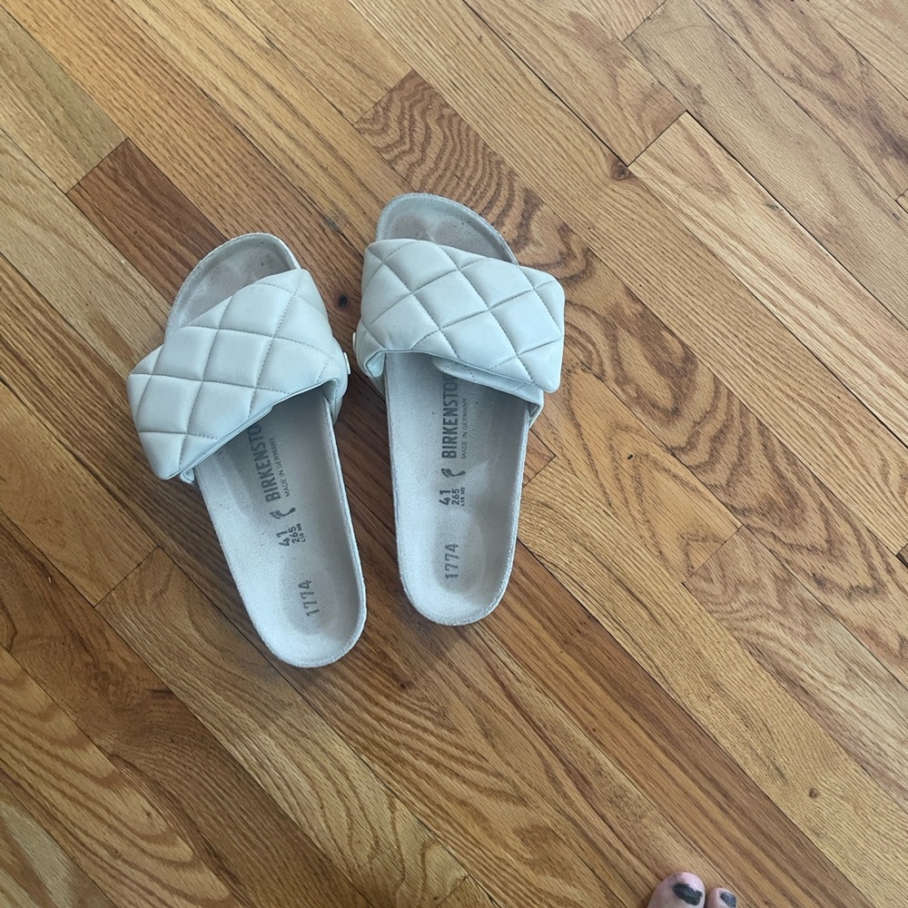 Quilted Slide Sandals in Cream - Padded Comfort - Picture 3 of 4